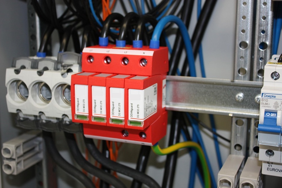 U berspannungsschutz bei A+A Elektrotechnik GmbH in Wiesbaden